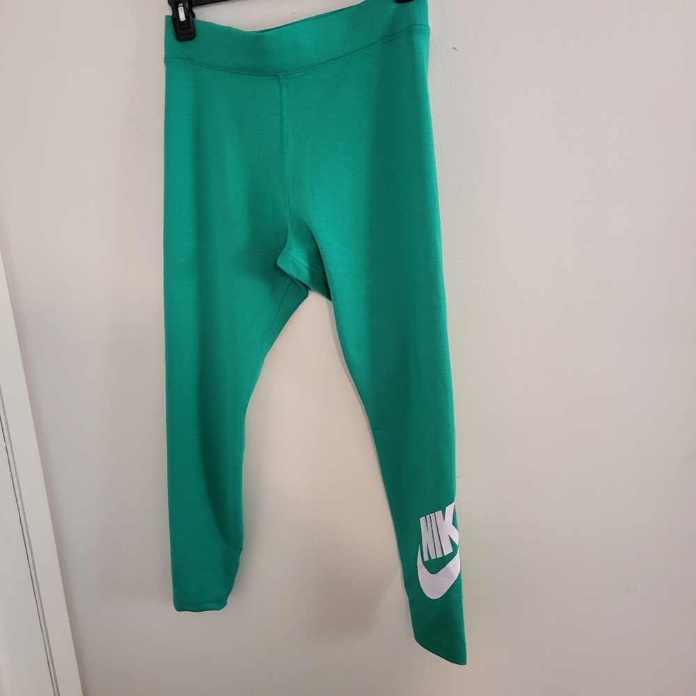 Nike tight fit, high rise full length ladies pants, new.